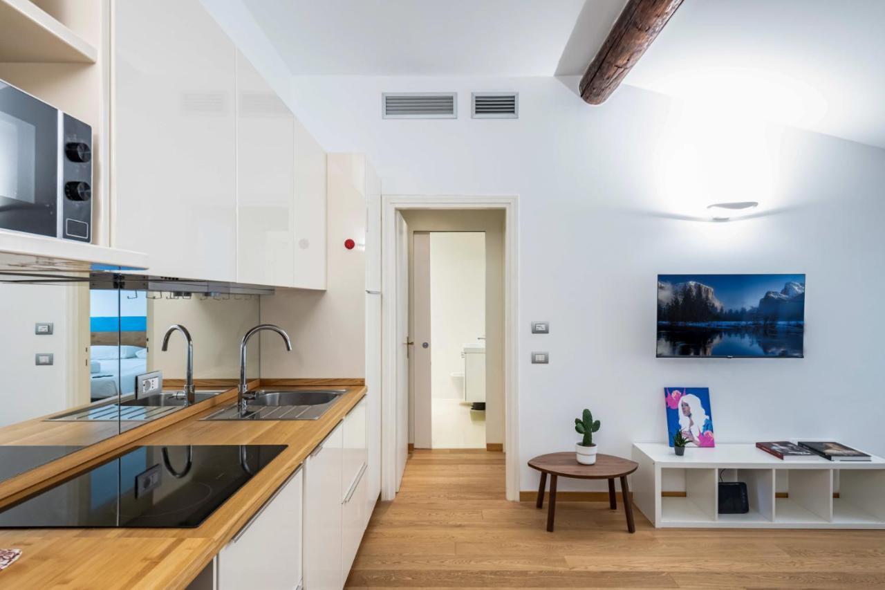 Easylife - Romantico Appartamento Sulla Darsena Милан Экстерьер фото