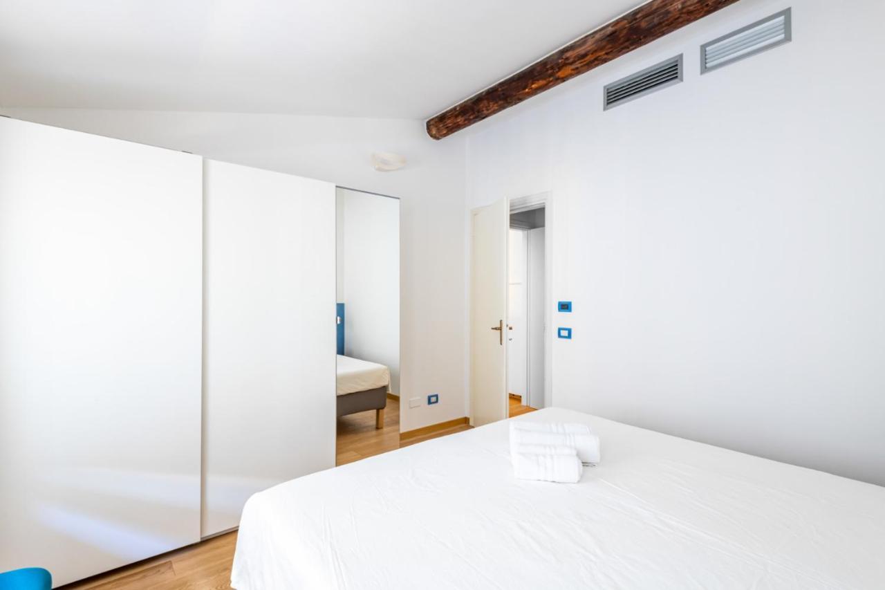 Easylife - Romantico Appartamento Sulla Darsena Милан Экстерьер фото